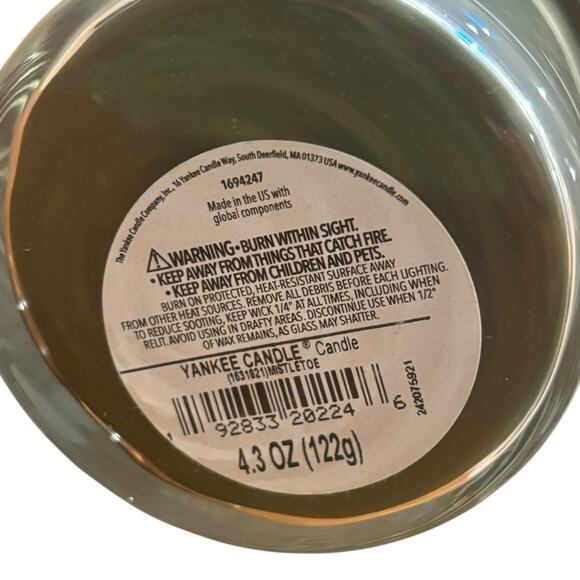 Yankee Candle Mistletoe Green Small Jar Candle Holiday Christmas Winter 4.3 oz - Picture 3 of 3